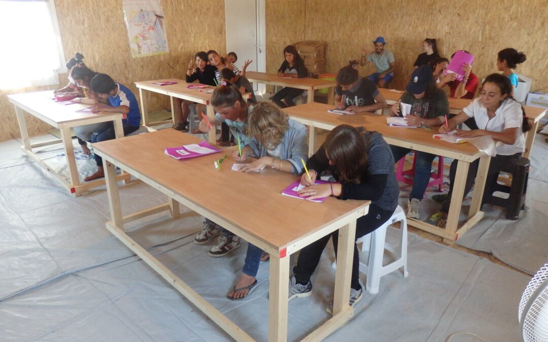 Tische für die Borderfree-Schule